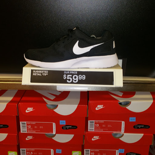 Sporting Goods Store «Nike Factory Store», reviews and photos, 8510 S Cottage Grove Ave, Chicago, IL 60619, USA