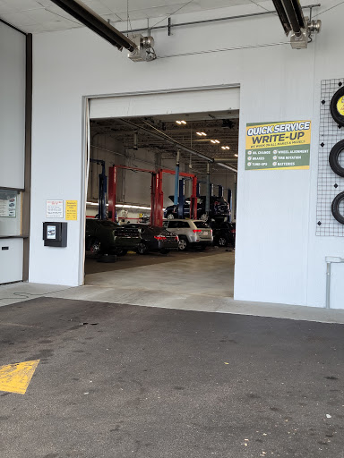 Car Dealer «Harr Chrysler Jeep Dodge», reviews and photos, 110 Gold Star Blvd, Worcester, MA 01606, USA