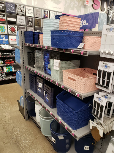 Variety Store «Five Below», reviews and photos, 1730 W Fullerton Ave #17, Chicago, IL 60614, USA