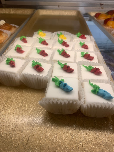 Restaurant «La Baguette French Bread and Pastry Shop», reviews and photos, 3088 Poplar Ave, Memphis, TN 38111, USA