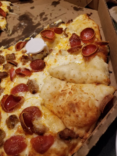 Round Table Pizza image