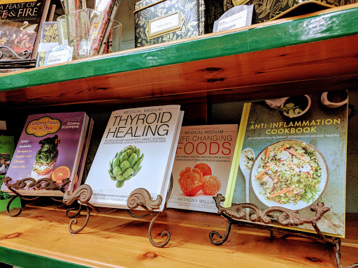 Grocery Store «Bear Foods Natural Market», reviews and photos, 125 E Woodin Ave, Chelan, WA 98816, USA