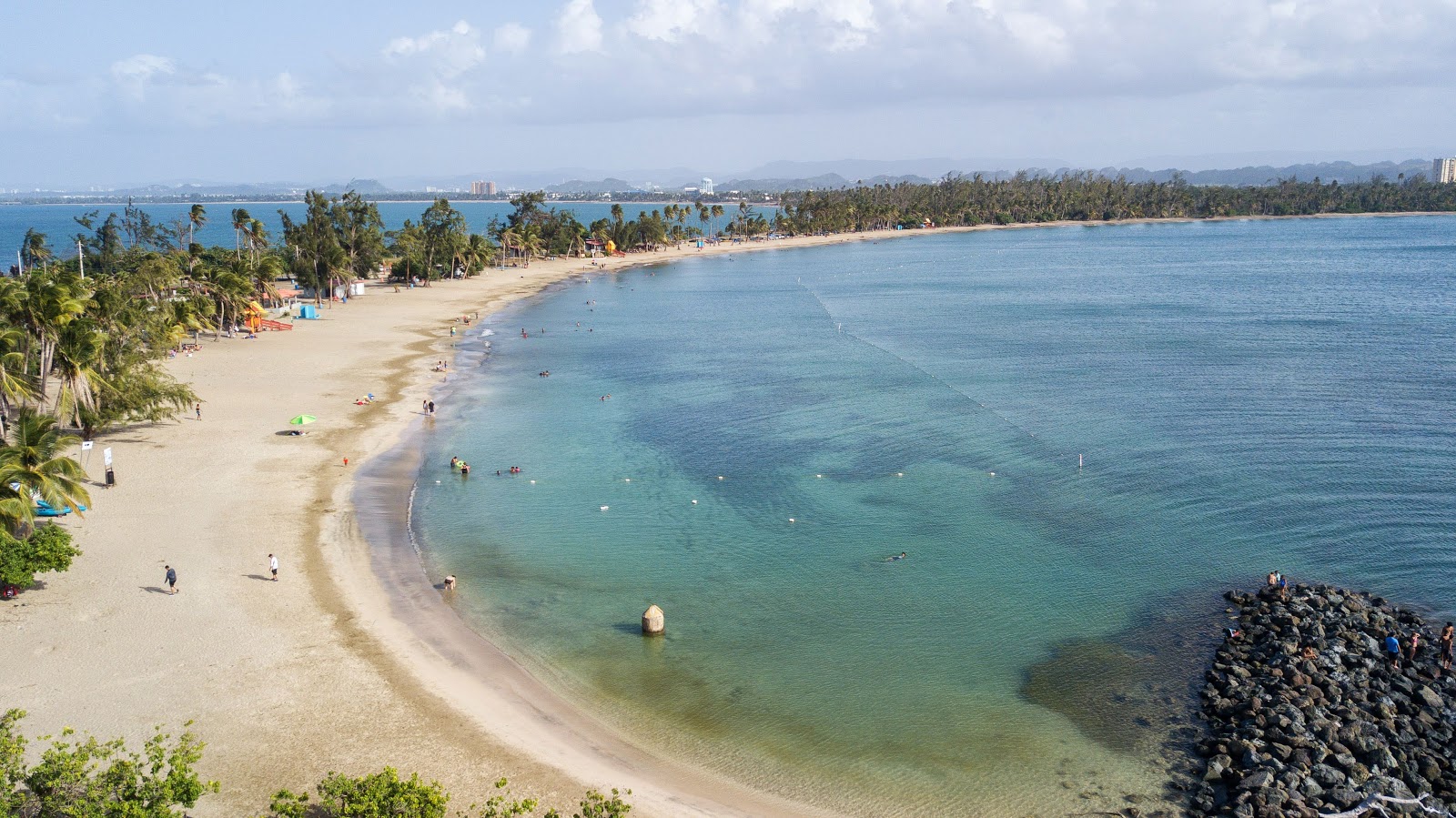 Zdjęcie Punta Salinas beach z powierzchnią turkusowa czysta woda