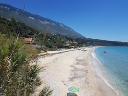 Lourdas beach'in fotoğrafı - rahatlamayı sevenler arasında popüler bir yer
