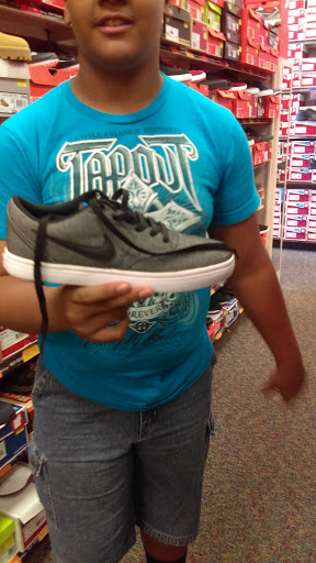 Shoe Store «Shoe Carnival», reviews and photos, 1720 Old Fort Pkwy, Murfreesboro, TN 37129, USA