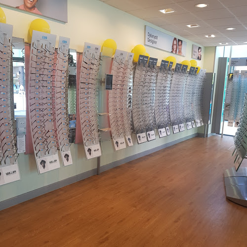 Comments and reviews of Specsavers Opticians and Audiologists - Newport