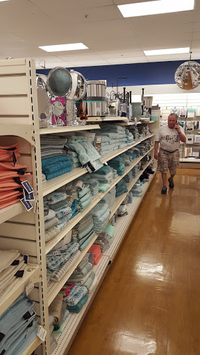 Department Store «Marshalls & HomeGoods», reviews and photos, 701 NJ-440, Jersey City, NJ 07304, USA