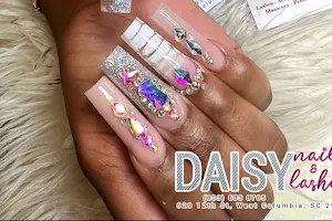 Daisy nail & lash image