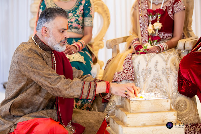 Hindu Wedding Priest - Hemang Bhatt - Leicester