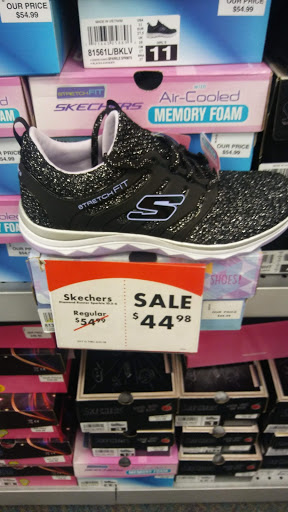 Shoe Store «Shoe Carnival», reviews and photos, 5005 Salem Ave, Dayton, OH 45426, USA