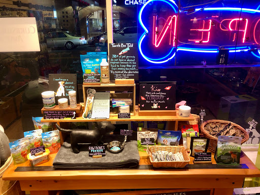 Pet Supply Store «Mud Bay», reviews and photos, 2611 California Ave SW, Seattle, WA 98116, USA
