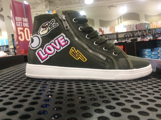 Shoe Store «Off Broadway Shoe Warehouse», reviews and photos, 4600 Shelbyville Rd #201, Louisville, KY 40207, USA