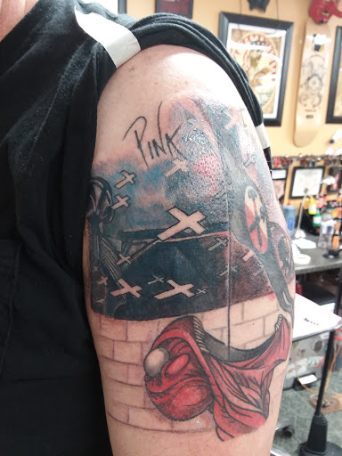 Tattoo Shop «Lady Luck Tattoo», reviews and photos, 211 S Main St, Canandaigua, NY 14424, USA