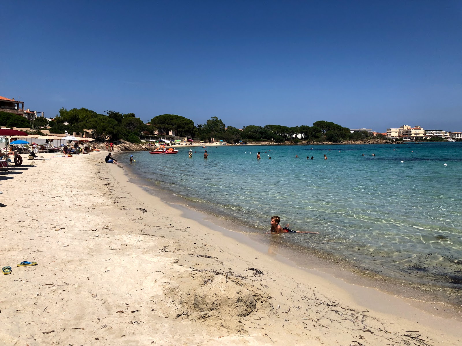 Fotografie cu Quinta Spiaggia cu o suprafață de nisip strălucitor