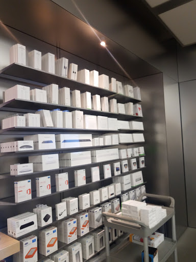 Computer Store «Apple Walt Whitman», reviews and photos, 160 Walt Whitman Rd, Huntington Station, NY 11746, USA