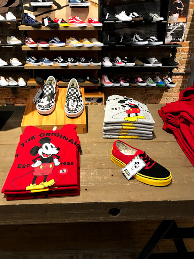 Shoe Store «Vans», reviews and photos, 28 E Colorado Blvd, Pasadena, CA 91105, USA