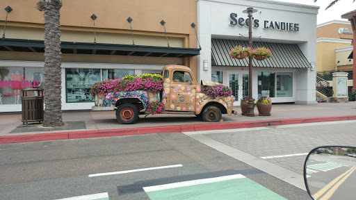 Shopping Mall «Flower Hill Promenade», reviews and photos, 2720 Via De La Valle, Del Mar, CA 92014, USA