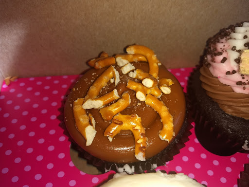 Dessert Shop «Smallcakes Cupcakery and Creamery», reviews and photos, 15624 Pilot Knob Rd, Apple Valley, MN 55124, USA