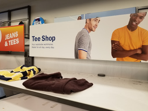 Clothing Store «Old Navy», reviews and photos, 286 New Britain Ave, Plainville, CT 06062, USA