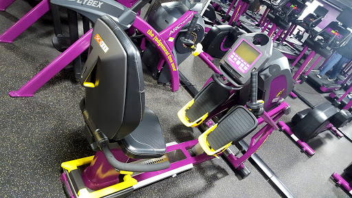 Shopping Mall «Midway Shopping Center», reviews and photos, 1001 Central Park Ave, Scarsdale, NY 10583, USA