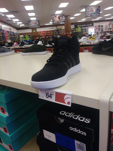 Shoe Store «Famous Footwear», reviews and photos, 1140 Harter Pkwy, Yuba City, CA 95993, USA