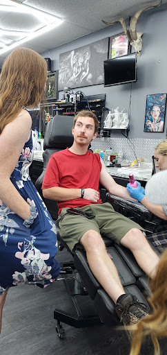 Tattoo Shop «Diamond Dagger Tattoo Studio», reviews and photos, 8894 Fort Smallwood Rd #9a, Pasadena, MD 21122, USA