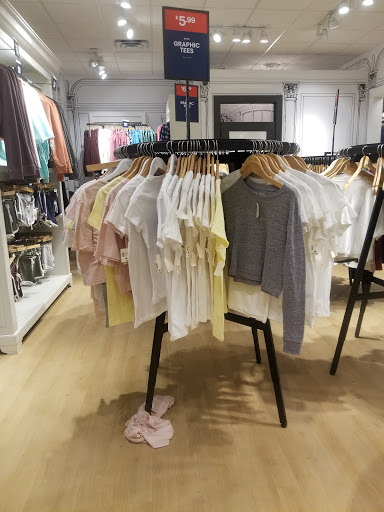 Clothing Store «Aéropostale», reviews and photos, 200 Baychester Ave, Bronx, NY 10475, USA