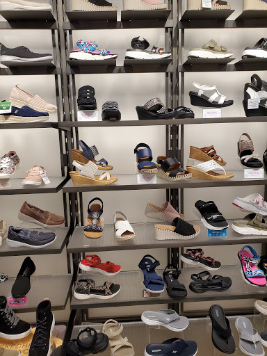 Shoe Store «SKECHERS Retail», reviews and photos, 19575 Biscayne Blvd #1323, Aventura, FL 33180, USA