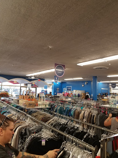 Thrift Store «7th Ave & Indian School Melrose Goodwill Retail Store & DonationC enter», reviews and photos, 725 W Indian School Rd, Phoenix, AZ 85013, USA