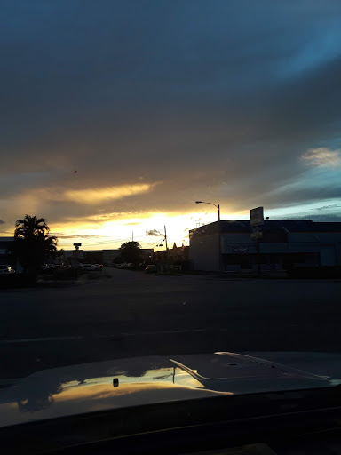 Used Car Dealer «Los Monteros Auto Sales», reviews and photos, 4015 W 16th Ave, Hialeah, FL 33012, USA