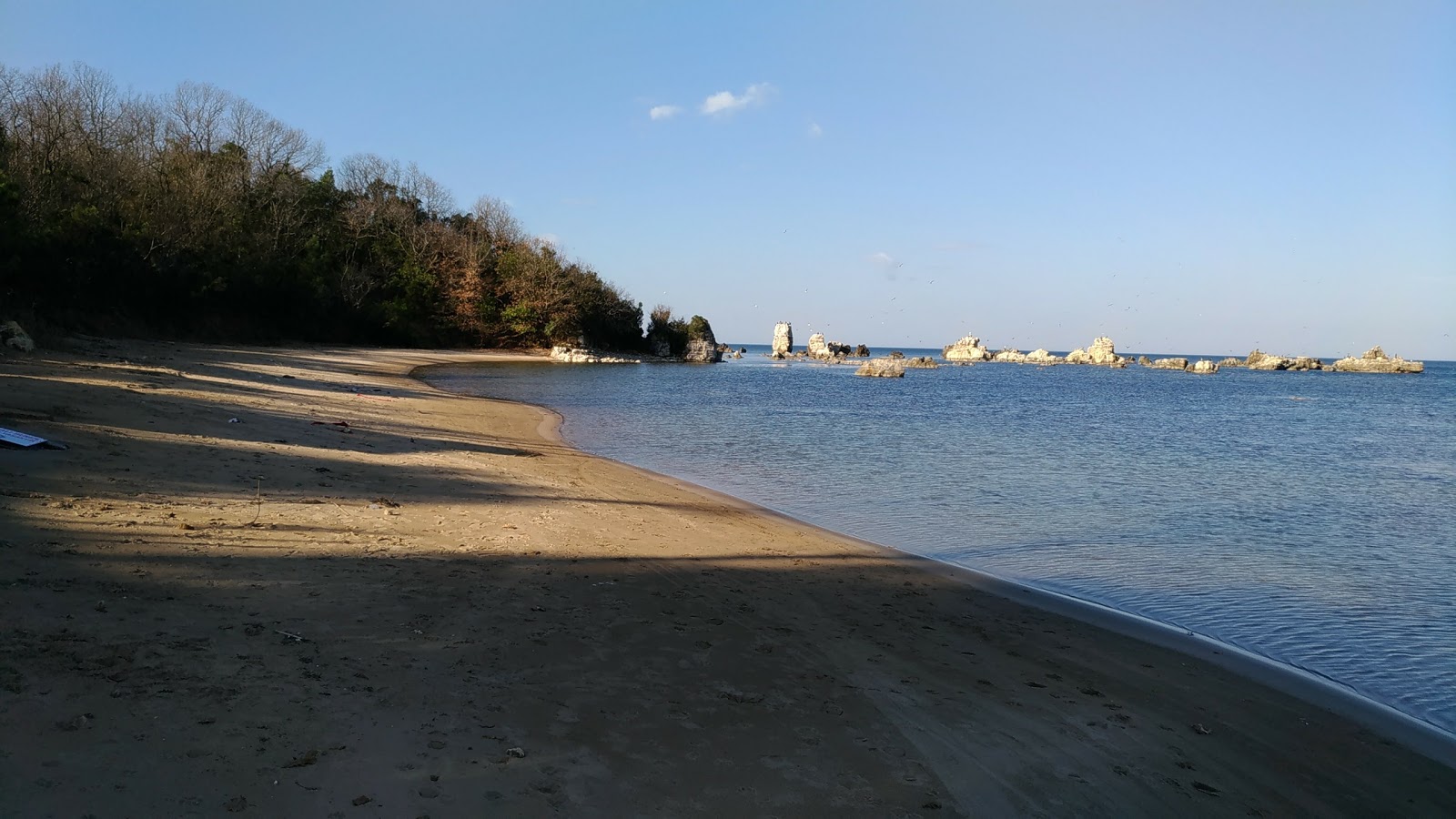 Foto de Kadinlar PlajI Kerpe Mico II con arena beige superficie
