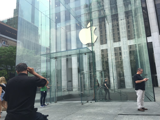 Computer Store «Apple Trumbull», reviews and photos, 5065 Main St, Trumbull, CT 06611, USA