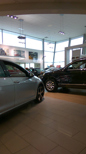 Volkswagen Dealer «Luther Westside Volkswagen», reviews and photos, 2370 MN-100, St Louis Park, MN 55416, USA