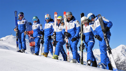 Maestri di Sci e Snowboard Livigno Via Saroch, 810, 23041 Livigno SO, Italia