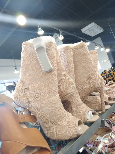 Used Clothing Store «Uptown Cheapskate», reviews and photos, 11255 Huebner Rd #205, San Antonio, TX 78230, USA