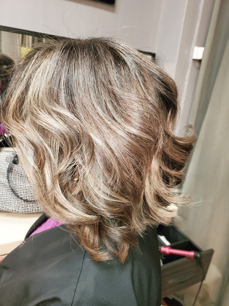 Orlando's Hair Studio 60618