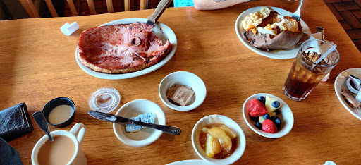 American Restaurant «Cracker Barrel Old Country Store», reviews and photos, 5580 Windward Pkwy, Alpharetta, GA 30004, USA