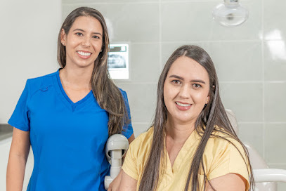 Ximena Cortés y Paula Duque - Odontología Especializada