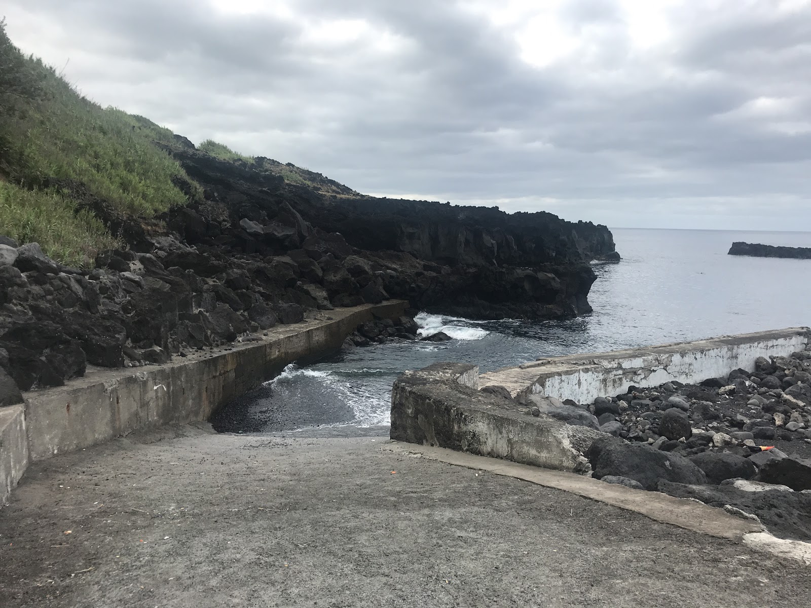 Foto von Piscina do Porto dos Bateis wilde gegend