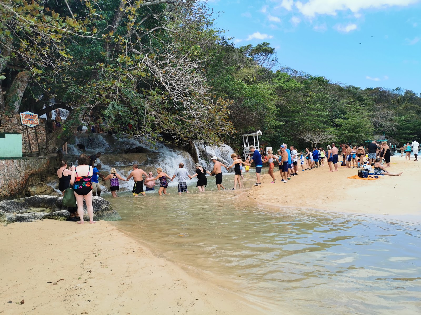 Photo of Dunn’s River Beach backed by cliffs