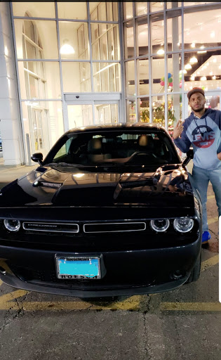 Car Dealer «Larry Roesch Chrysler Jeep Dodge RAM», reviews and photos, 200 W Grand Ave, Elmhurst, IL 60126, USA