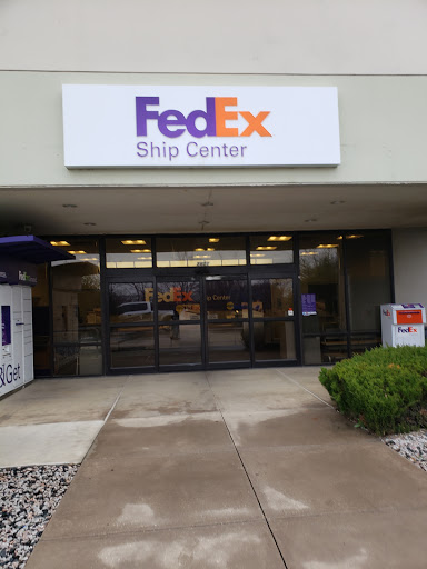 Shipping and Mailing Service «FedEx Ship Center», reviews and photos, 5601 Mark IV Pkwy, Fort Worth, TX 76131, USA