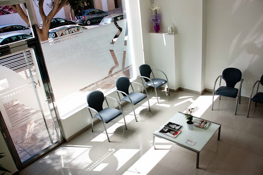 Clinica Dental Rovira en Almería, Almería