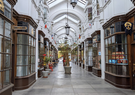 Shopping Mall «Shops On Lake Avenue», reviews and photos, 345 S Lake Ave, Pasadena, CA 91101, USA