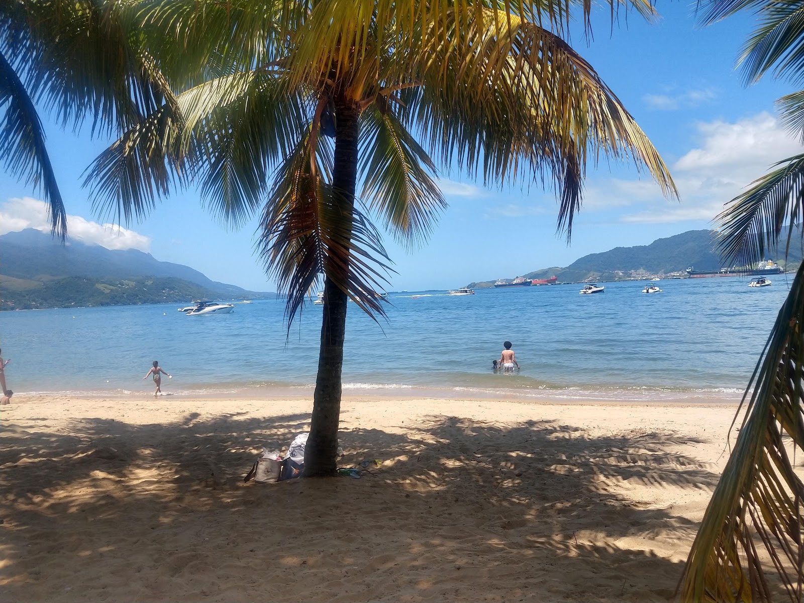 Photo of Praia de Itaquanduba and the settlement