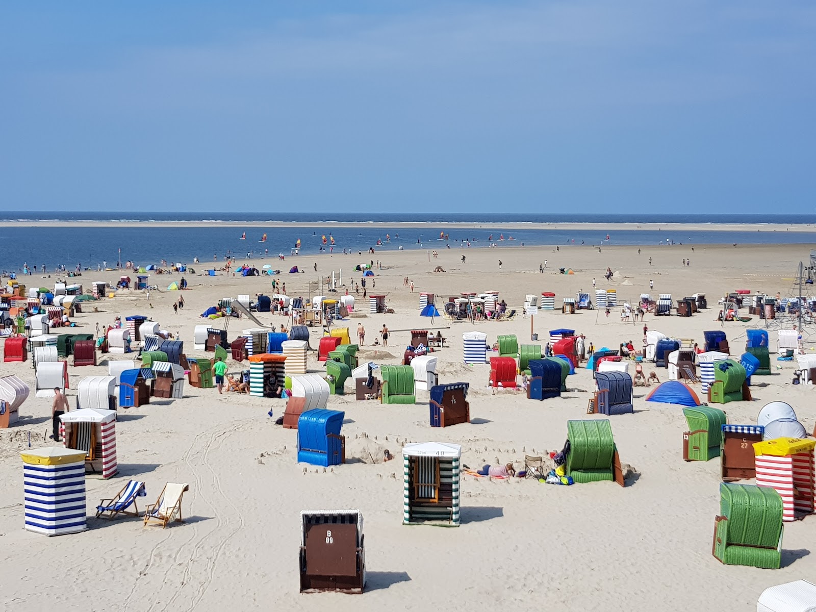 Foto de Borkum Strand com areia brilhante superfície