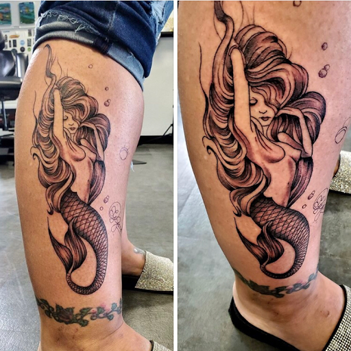 Explore traditional hand tattoo ideas, creative tattoo ideas in Navarre, available at Eleven 11 Tattoo Studio