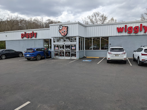 Grocery Store «Piggly Wiggly», reviews and photos, 1536 Donelson Pkwy, Dover, TN 37058, USA