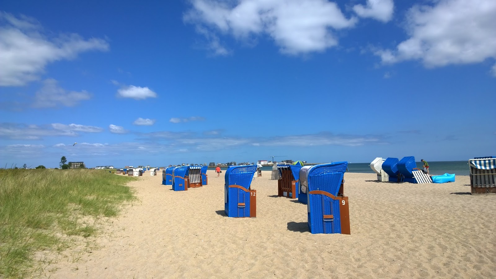 Photo de Plage de Weidefelder avec plusieurs baies spacieuses