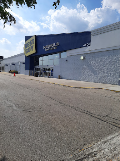 Electronics Store «Best Buy», reviews and photos, 4400 E New York St, Aurora, IL 60504, USA